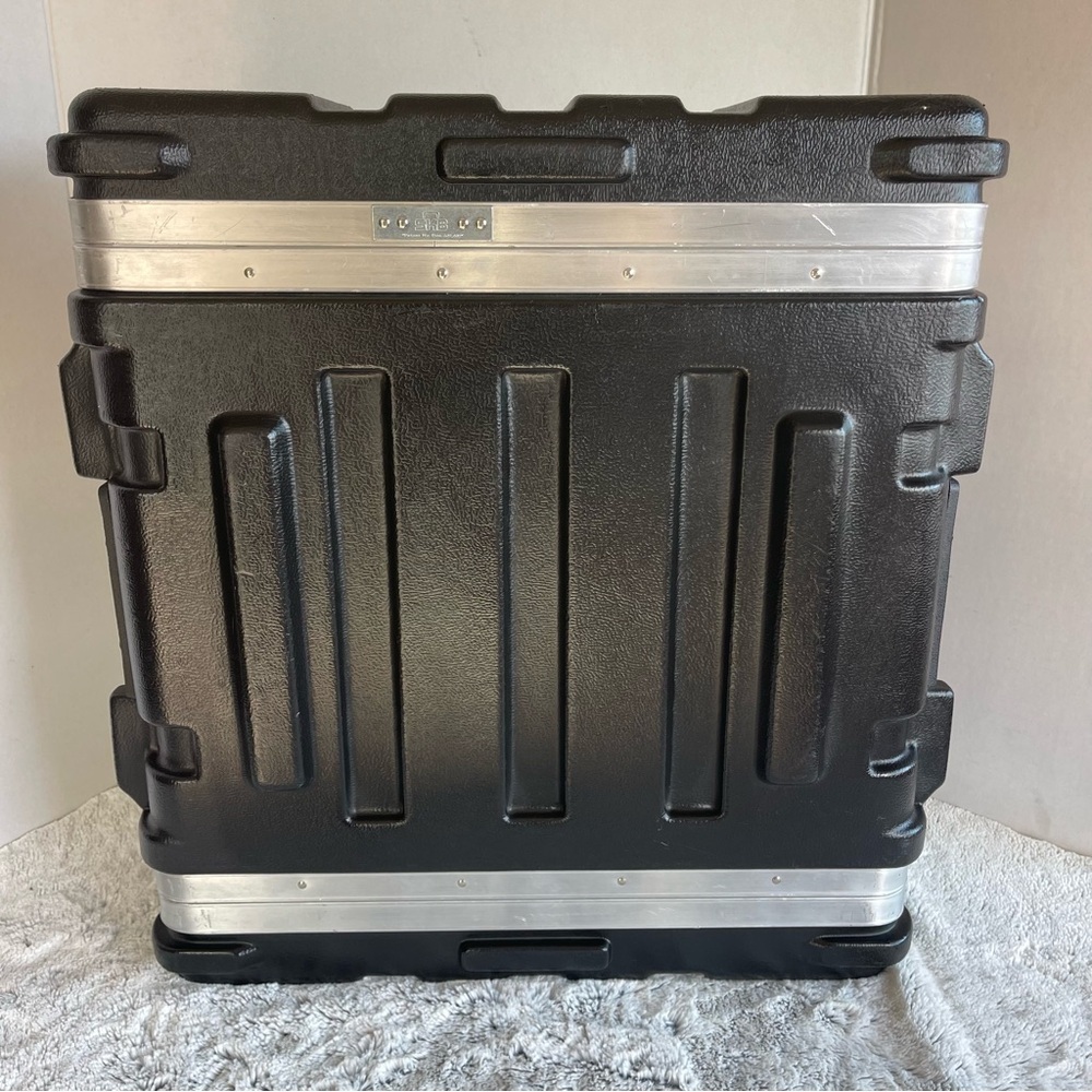 SKB 402-462. Molded Flight Hard Case - Black with Silver Trim - Picture 3 of 16